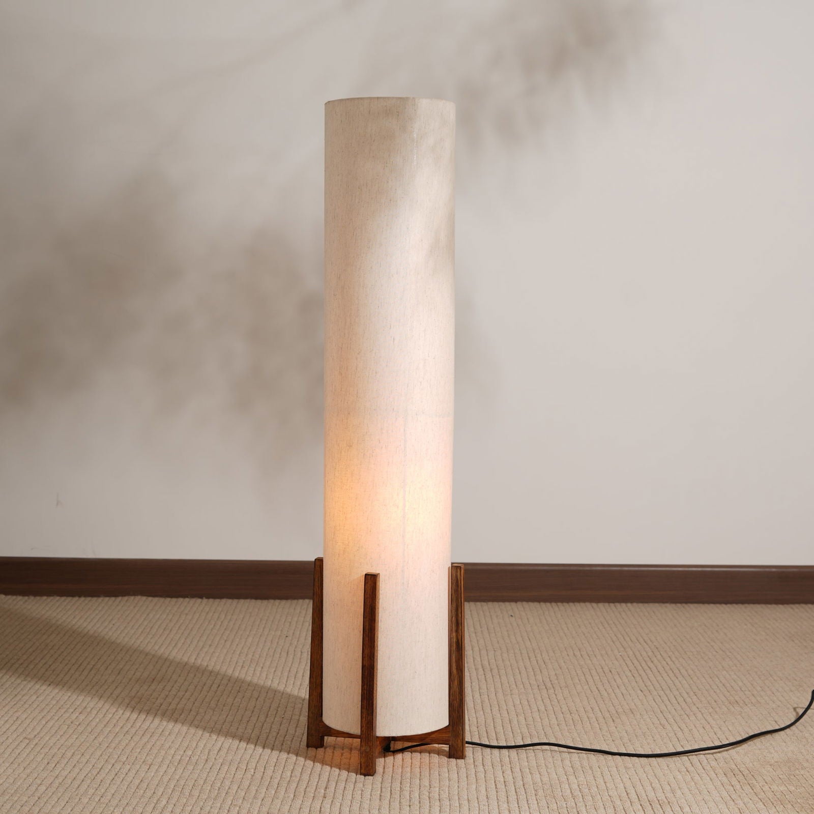 Four Finger - Floor Lamp, Linen and 100% Mango Wood - FIG Living - 